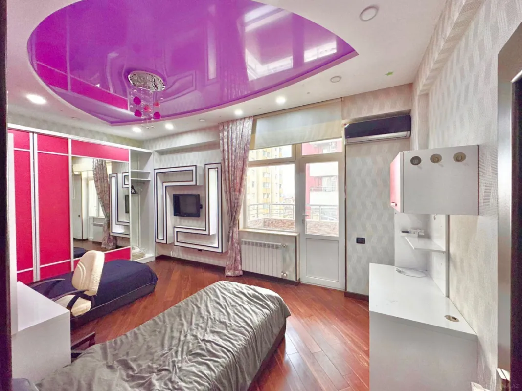 Satılır 4 otaqlı mənzil 136 m²