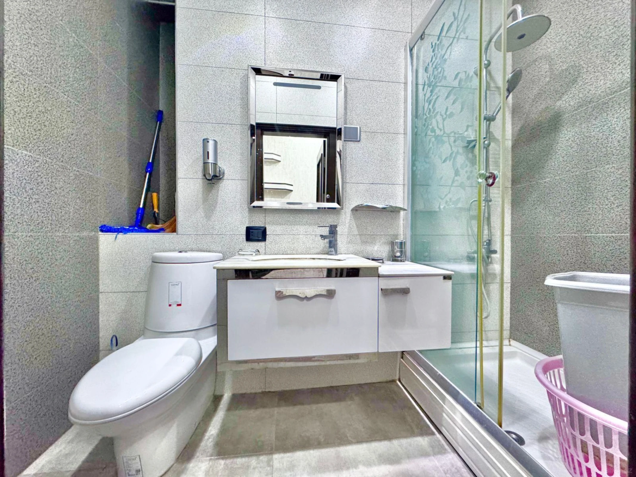 Satılır 4 otaqlı mənzil 136 m²