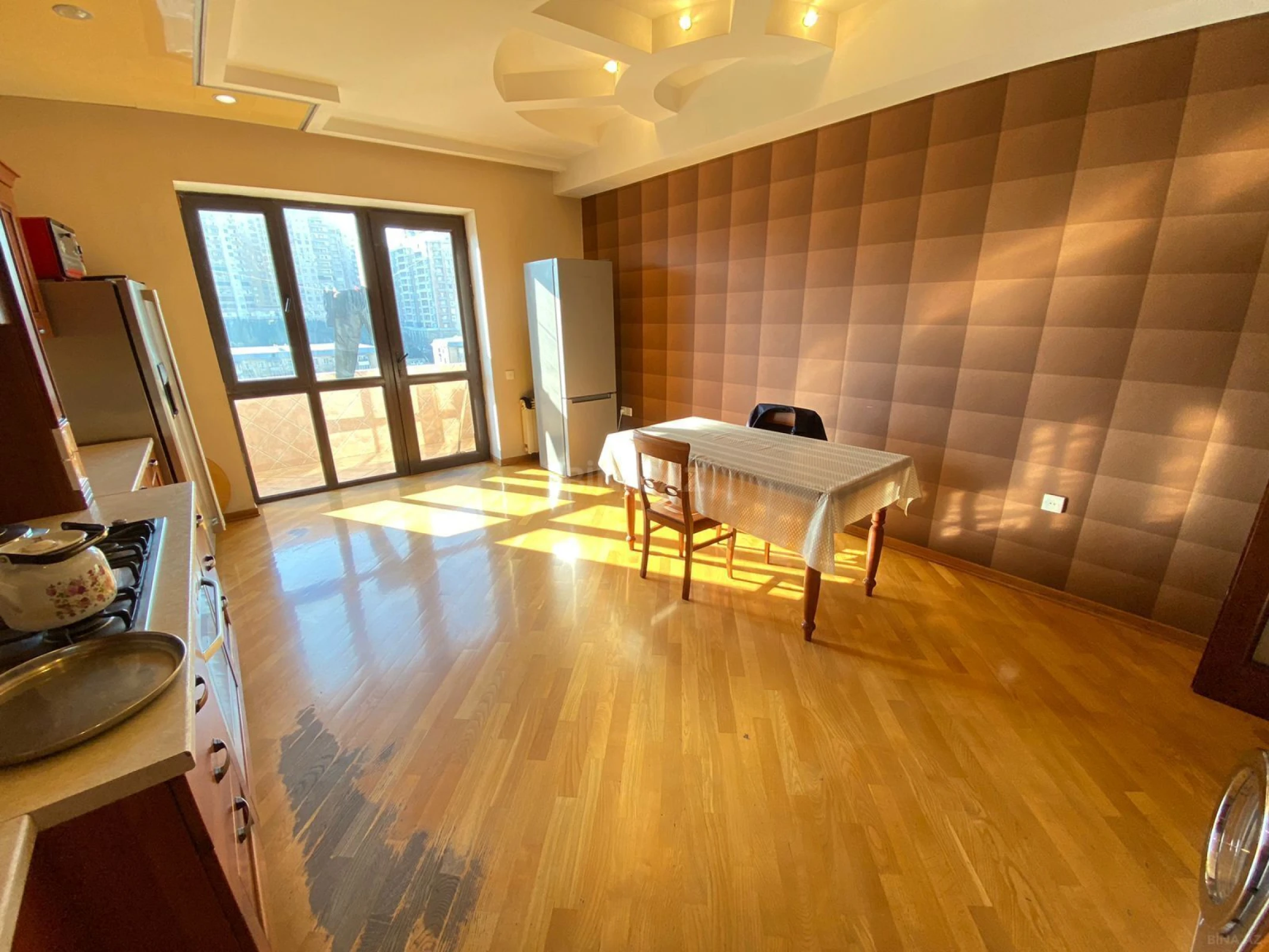 Satılır 5 otaqlı mənzil 272 m²