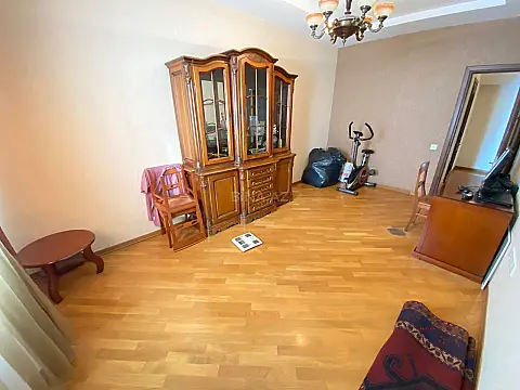 Satılır 5 otaqlı mənzil 272 m²