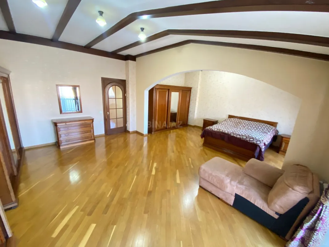 Satılır 5 otaqlı mənzil 272 m²