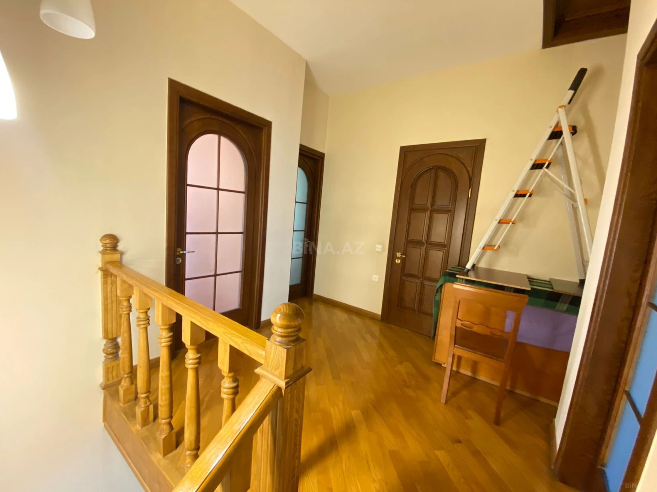 Satılır 5 otaqlı mənzil 272 m²