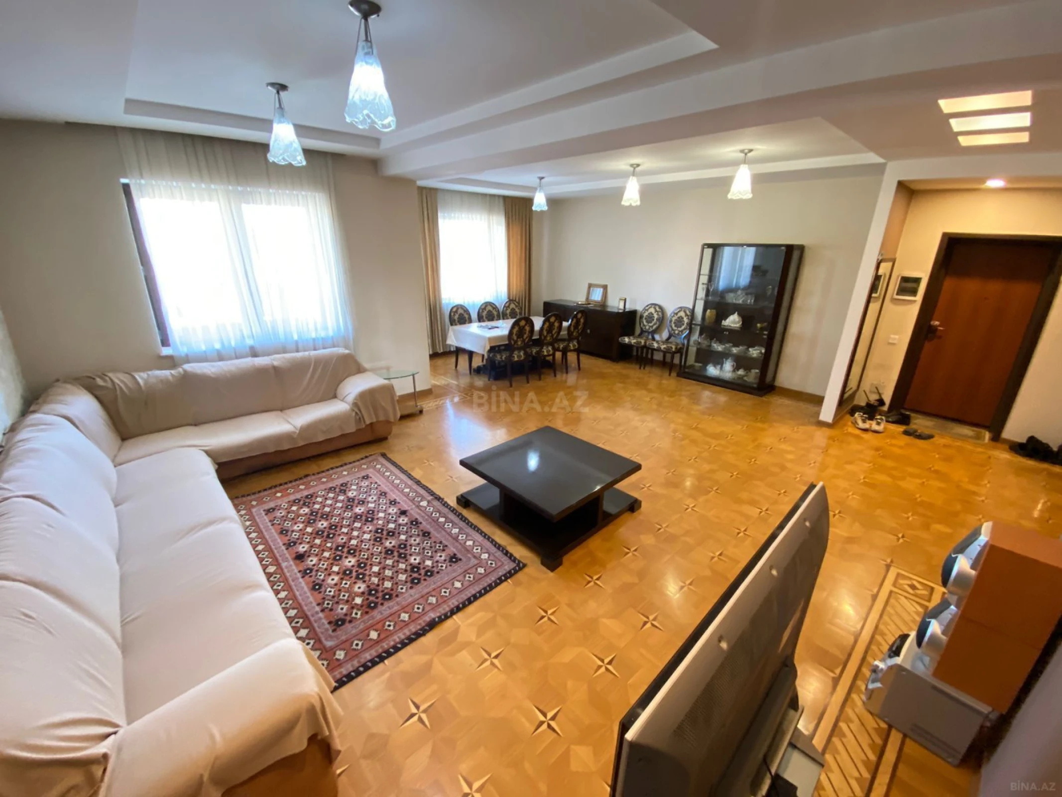 Satılır 5 otaqlı mənzil 272 m²