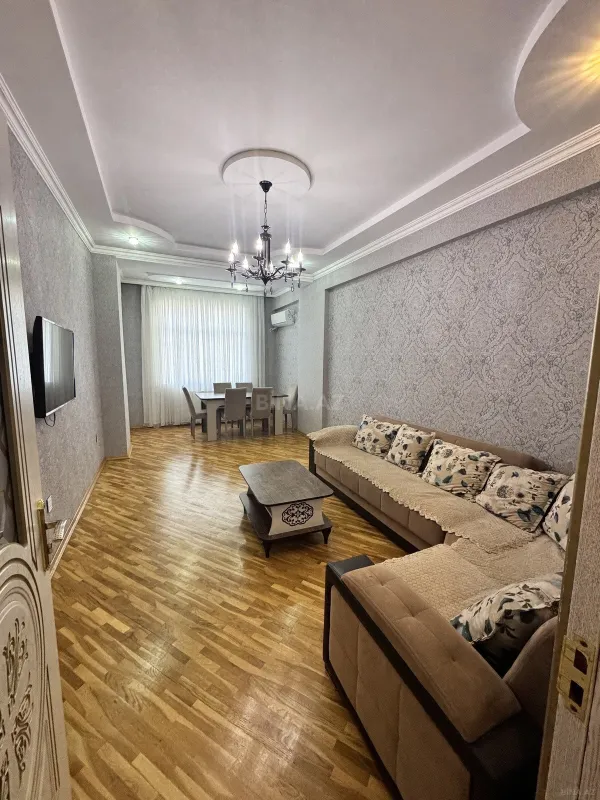 Satılır 2 otaqlı mənzil 76 m²