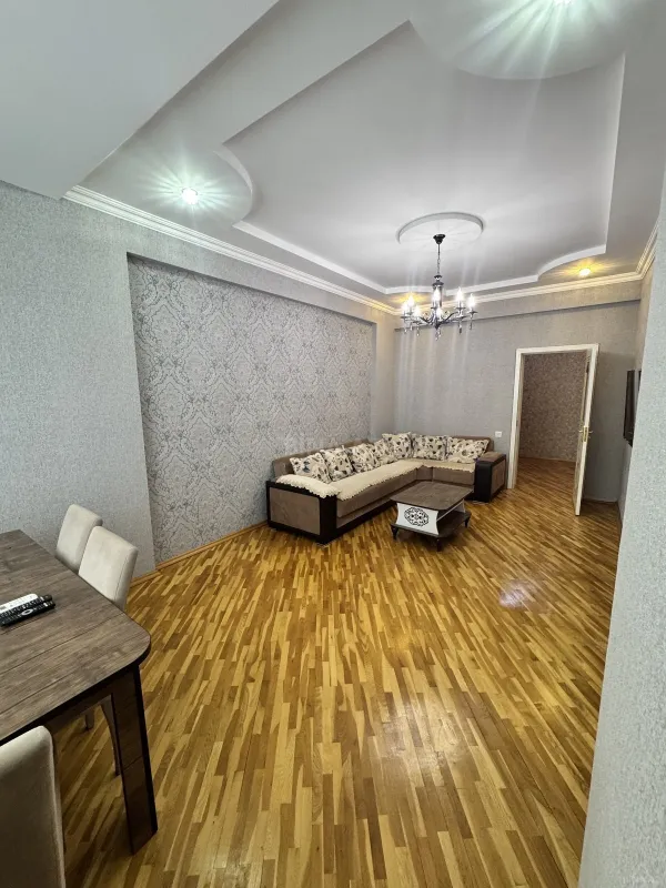 Satılır 2 otaqlı mənzil 76 m²