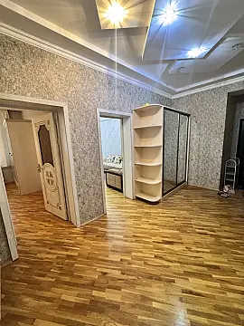 Satılır 2 otaqlı mənzil 76 m²