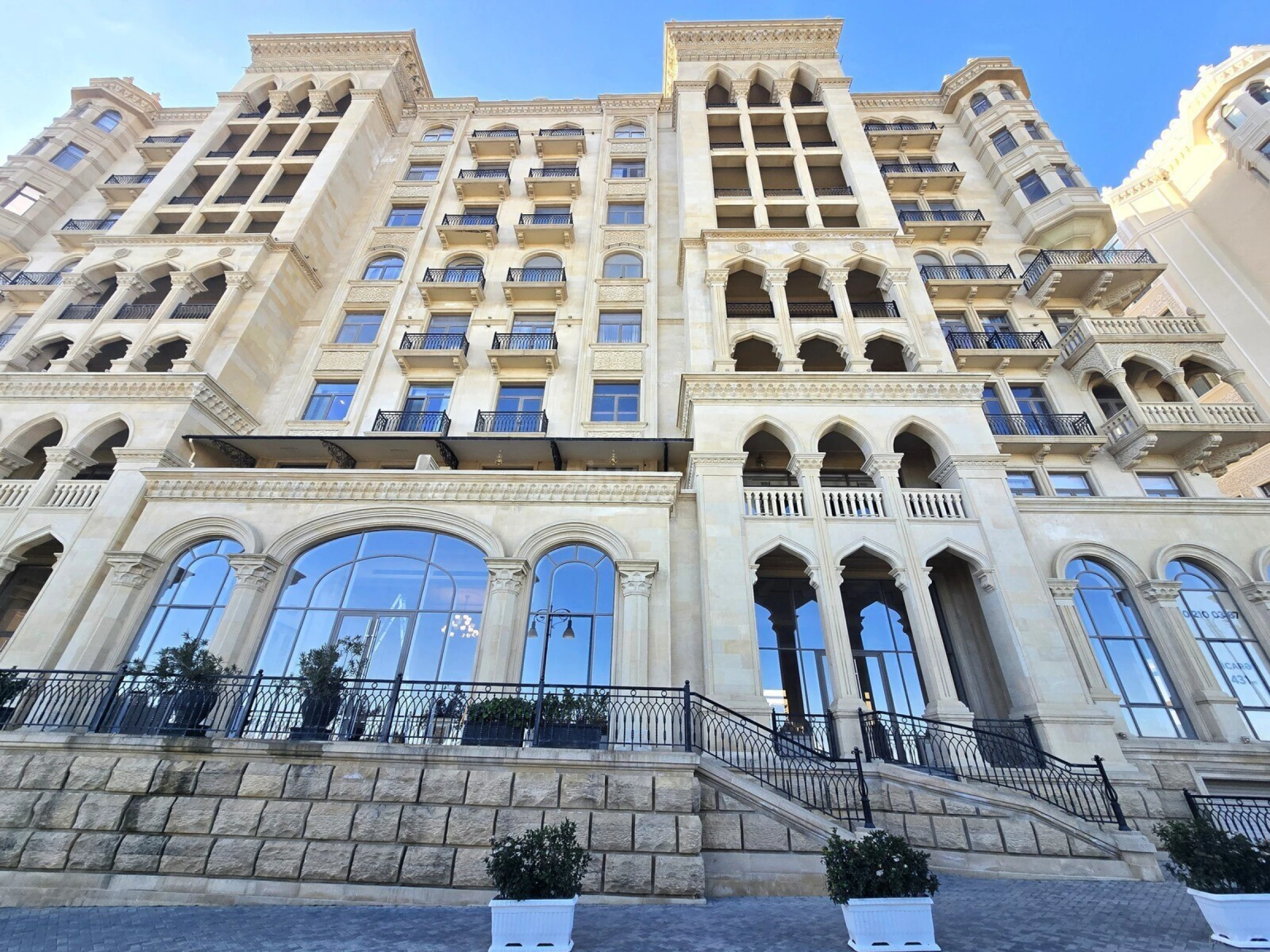 Satılır obyekt 432 m²