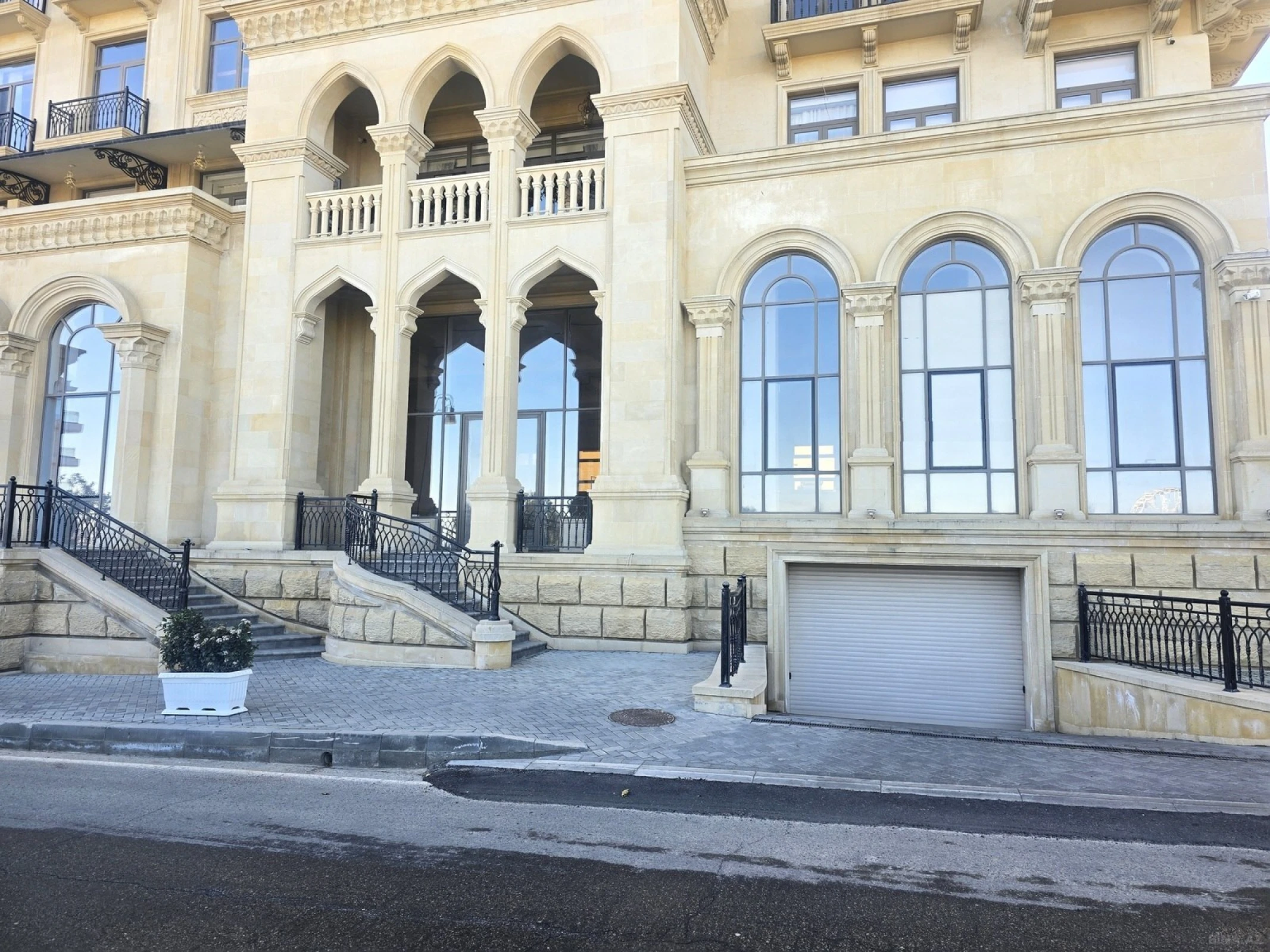 Satılır obyekt 432 m²