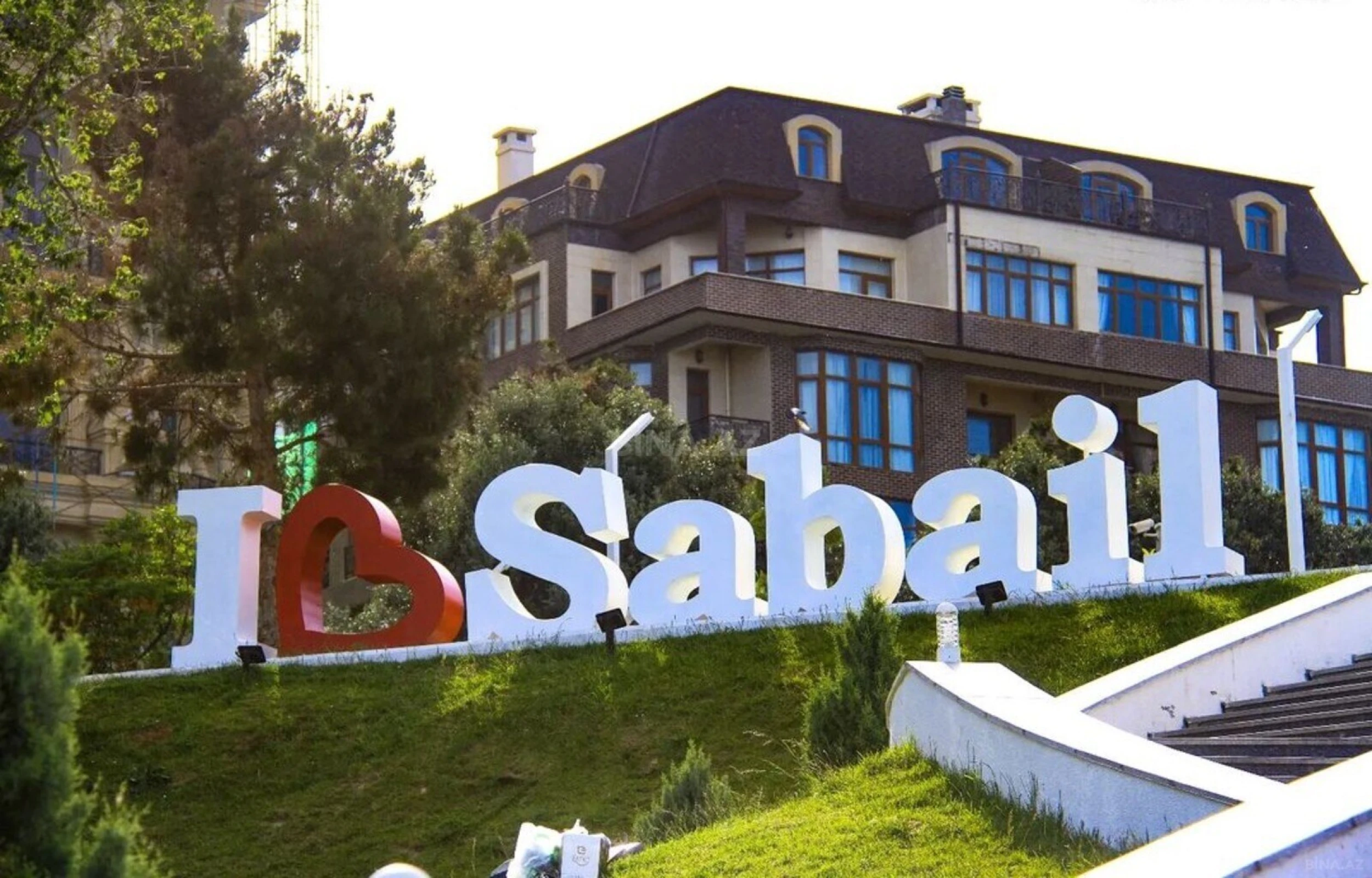 Satılır obyekt 432 m²