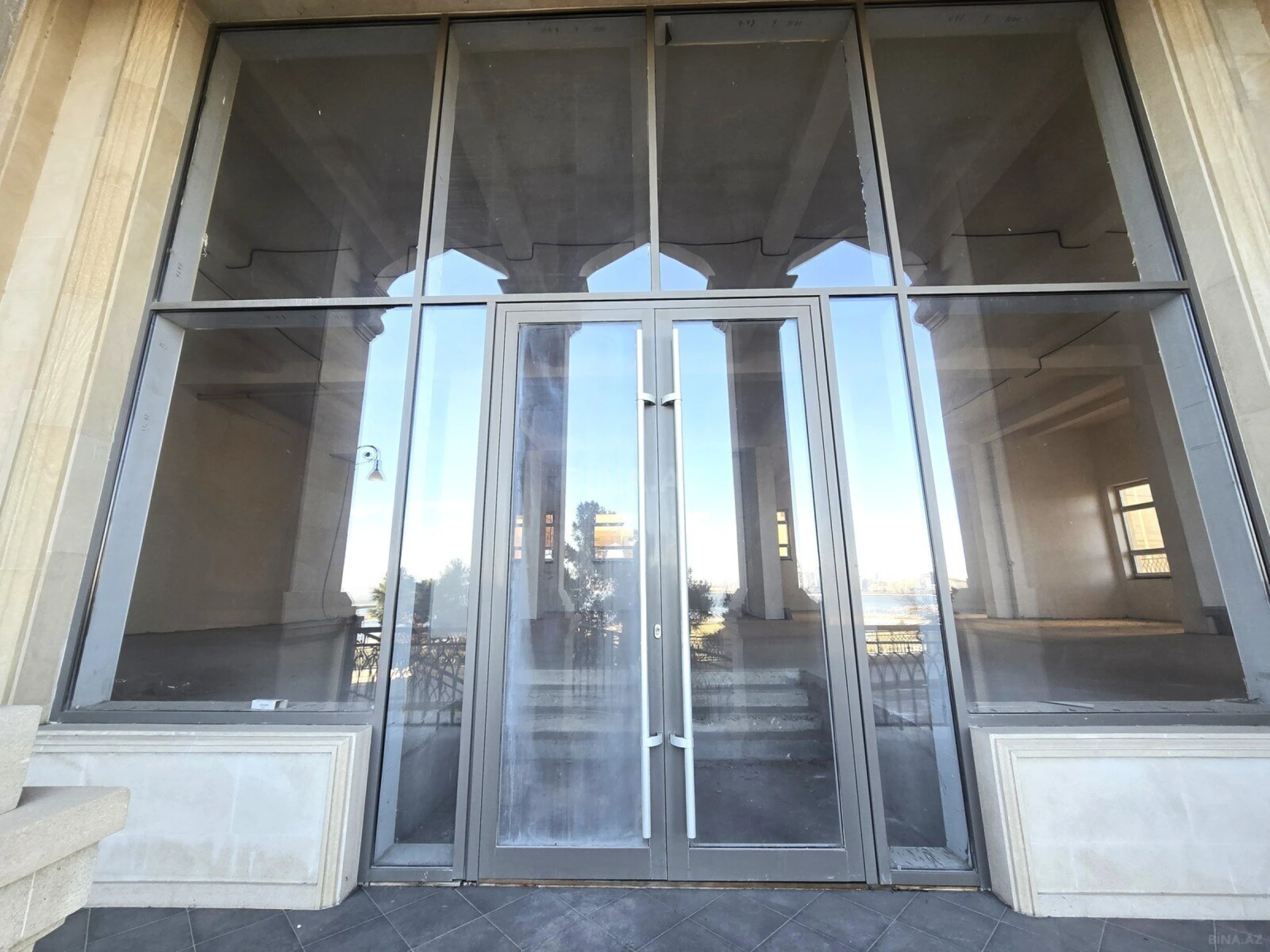 Satılır obyekt 432 m²