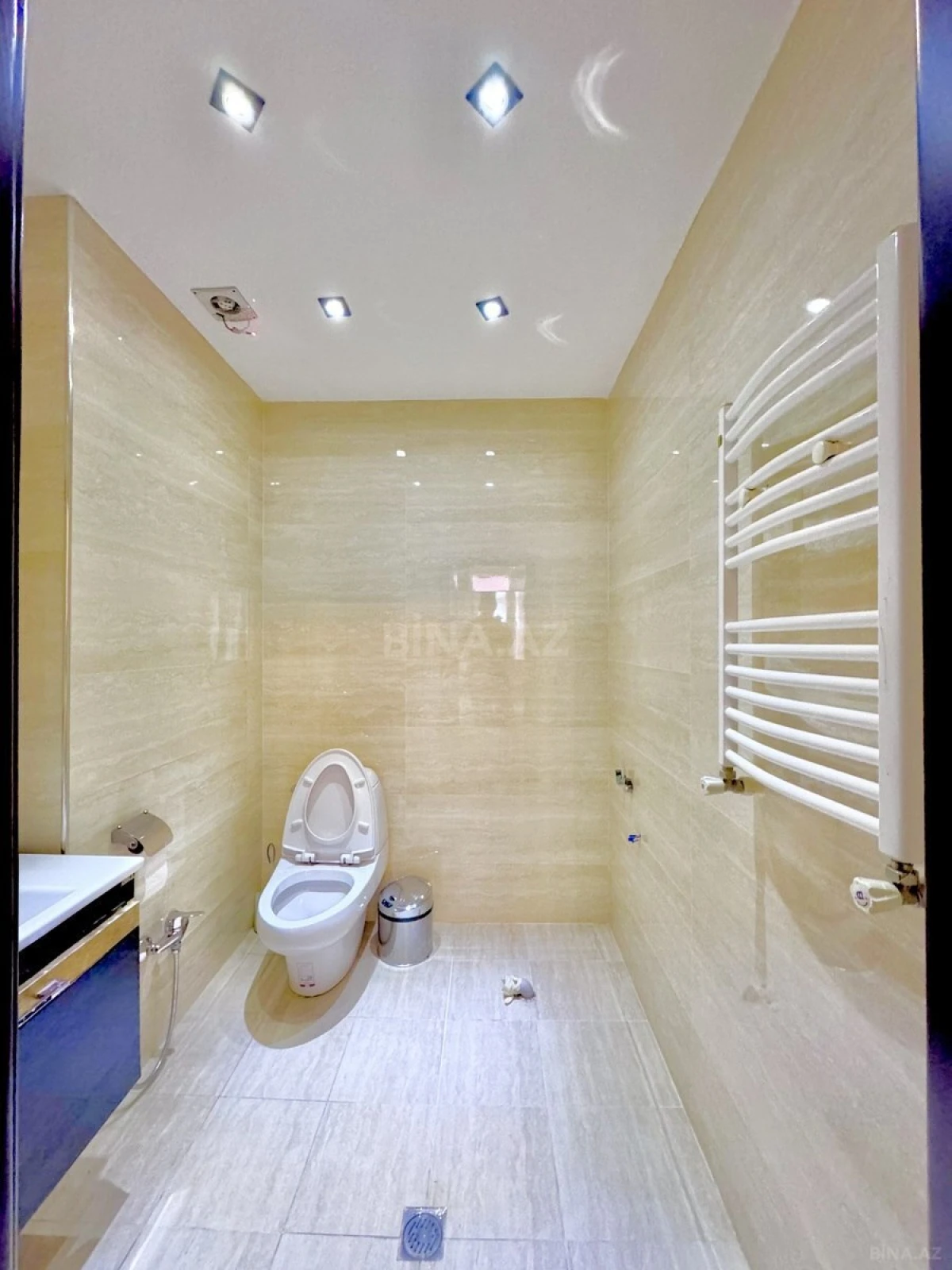 Satılır 3 otaqlı mənzil 136 m²