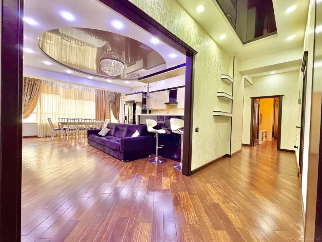 Satılır 3 otaqlı mənzil 136 m²