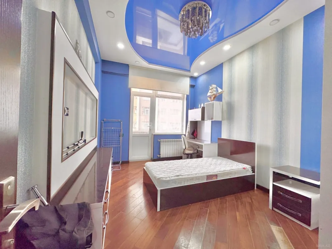 Satılır 3 otaqlı mənzil 136 m²