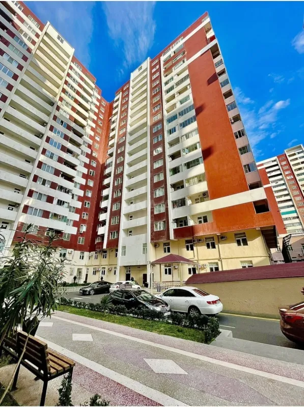 Satılır 3 otaqlı mənzil 136 m²