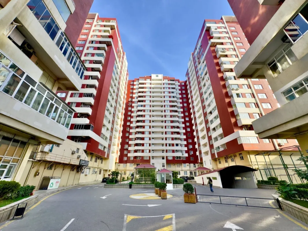 Satılır 3 otaqlı mənzil 136 m²