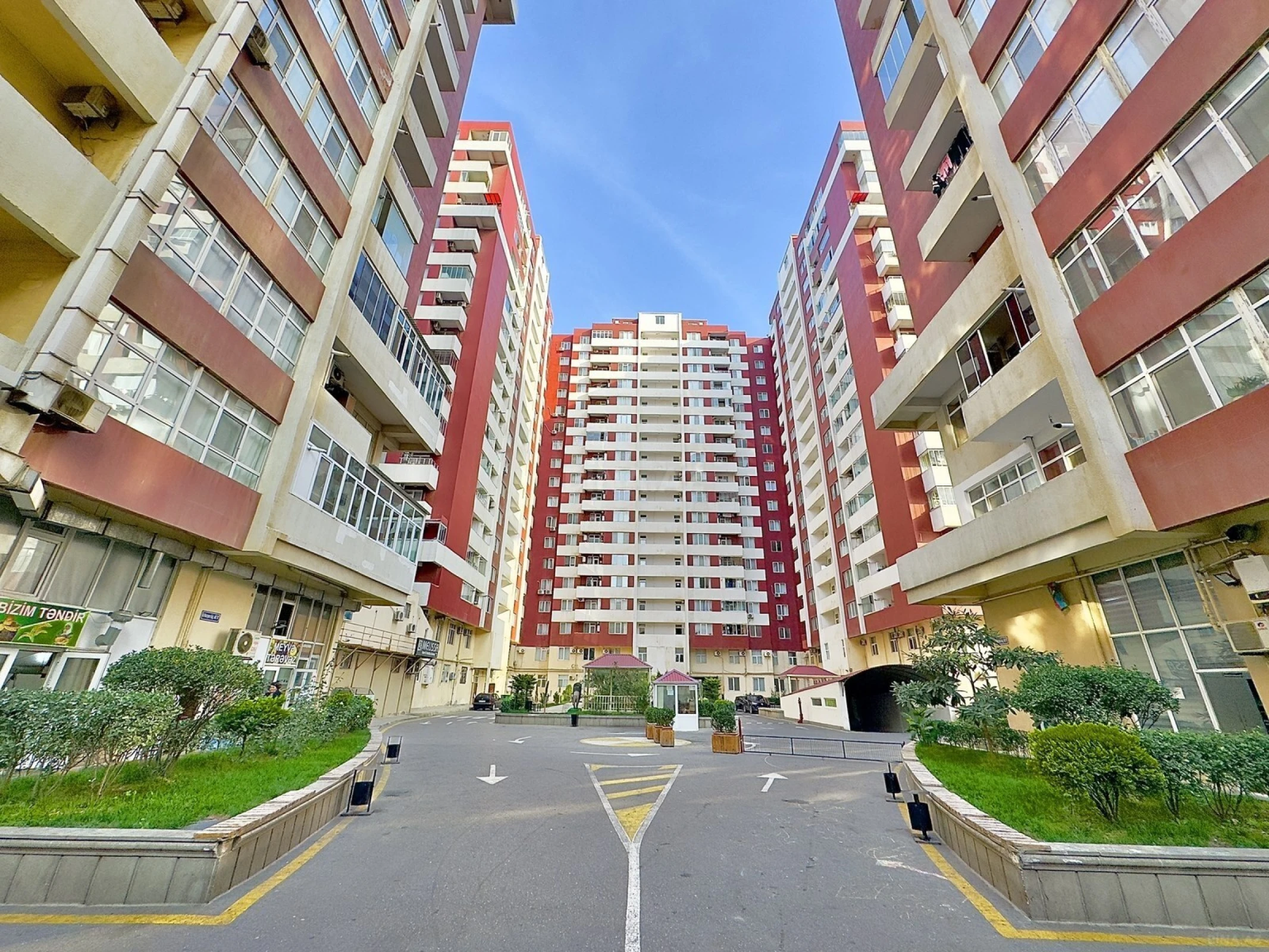 Satılır 3 otaqlı mənzil 136 m²