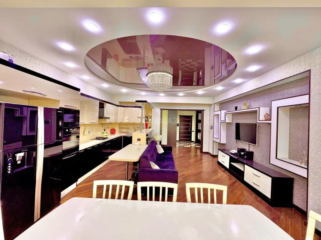 Satılır 3 otaqlı mənzil 136 m²