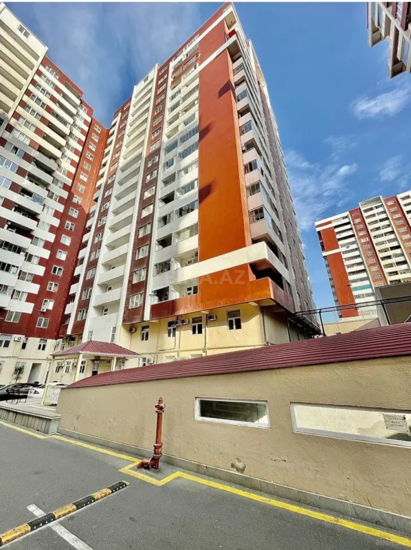Satılır 3 otaqlı mənzil 136 m²