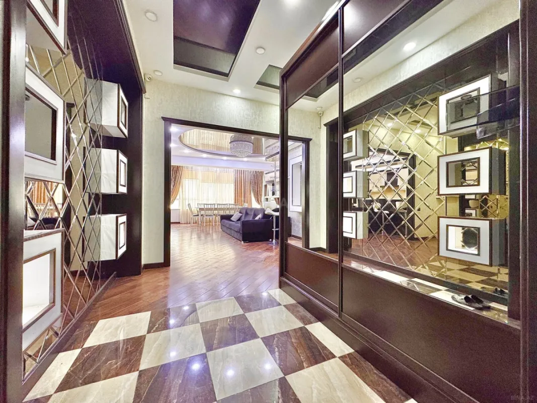 Satılır 3 otaqlı mənzil 136 m²