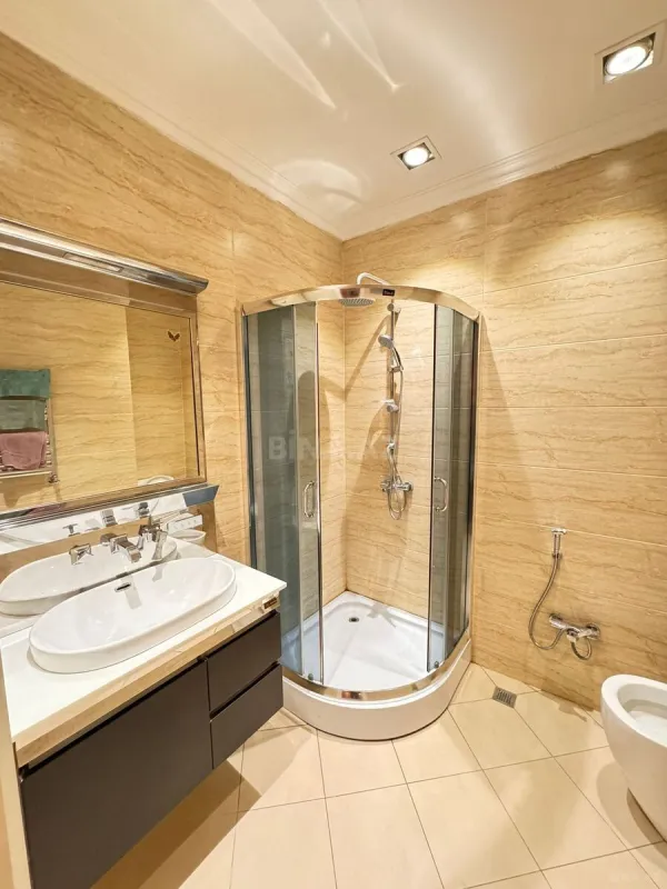 Kirayə verilir 3 otaqlı mənzil 150 m²