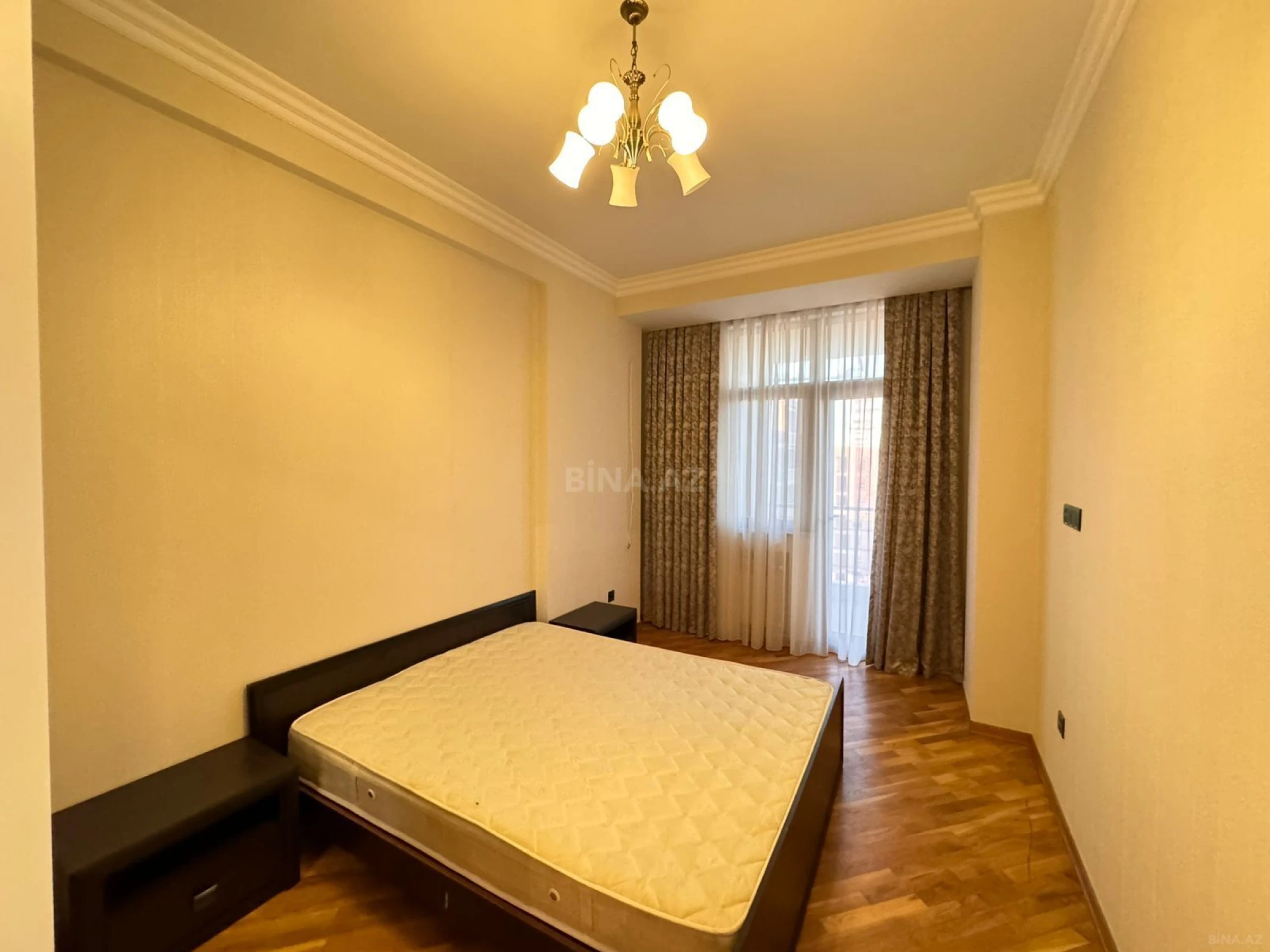 Kirayə verilir 3 otaqlı mənzil 150 m²