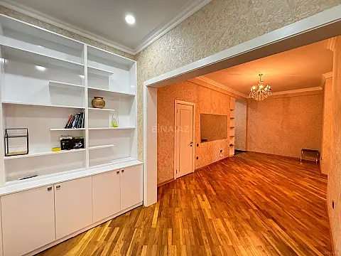 Kirayə verilir 3 otaqlı mənzil 150 m²