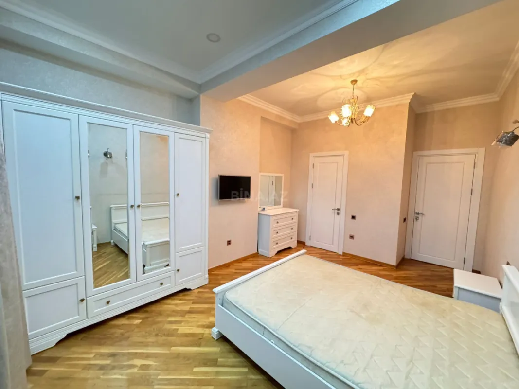 Kirayə verilir 3 otaqlı mənzil 150 m²