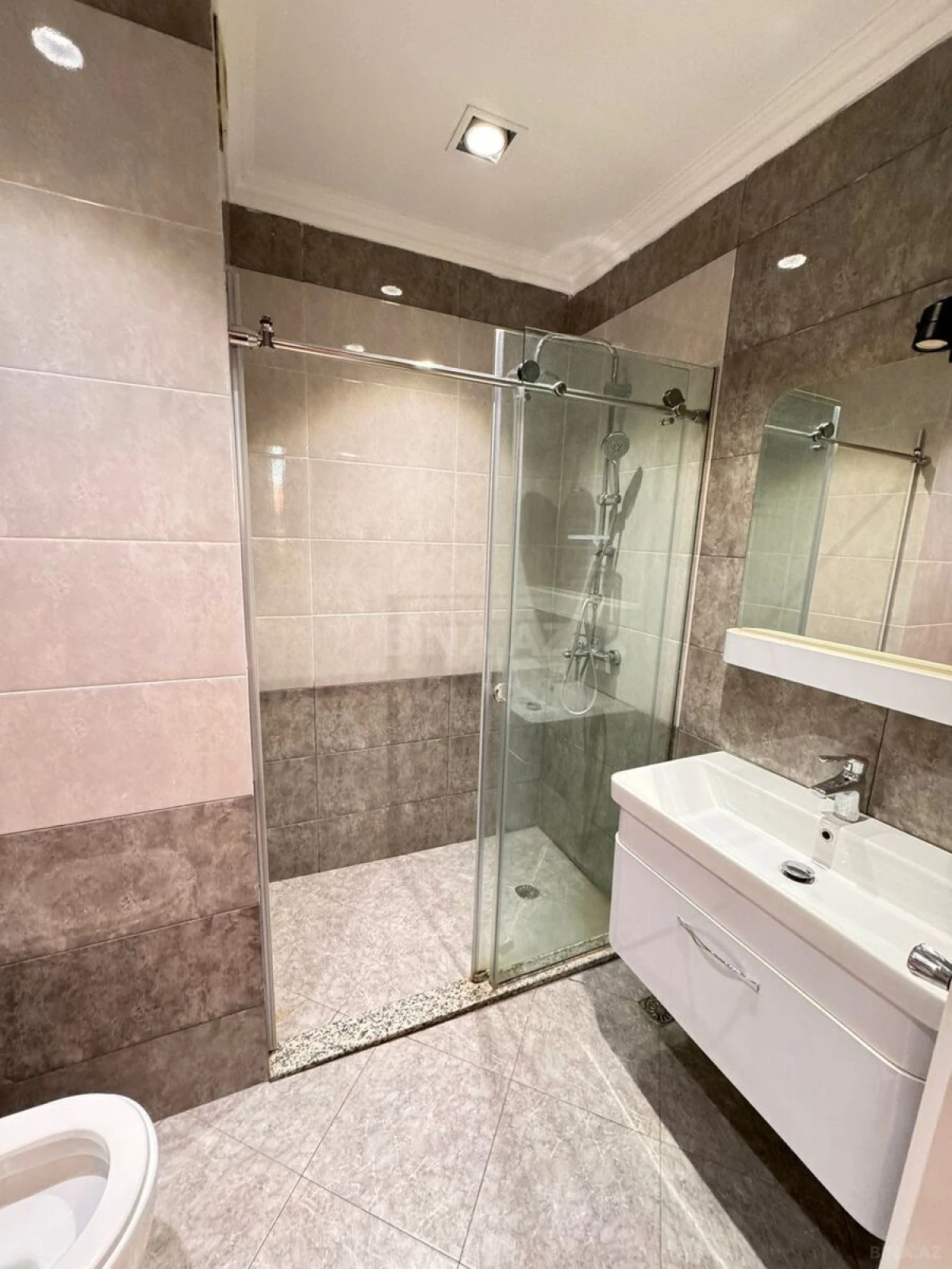 Kirayə verilir 3 otaqlı mənzil 150 m²