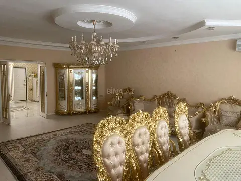 Satılır 4 otaqlı mənzil 187 m²