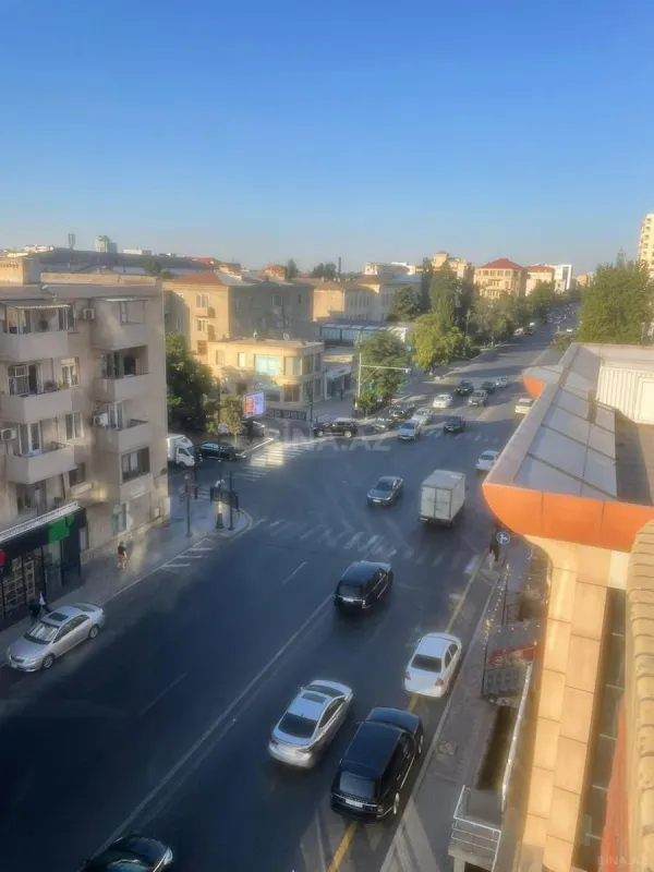 Satılır 4 otaqlı mənzil 187 m²