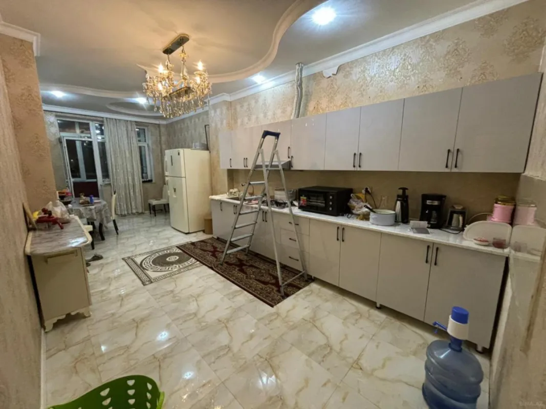 Satılır 4 otaqlı mənzil 187 m²