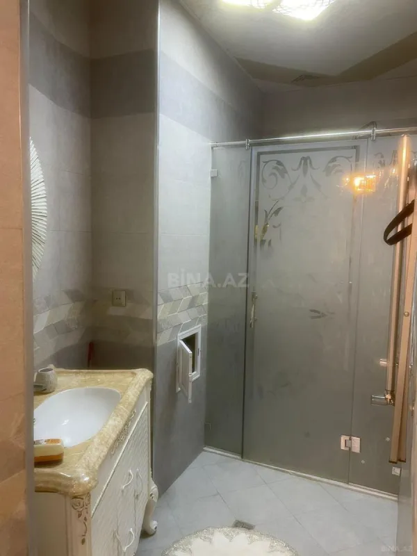 Satılır 4 otaqlı mənzil 187 m²