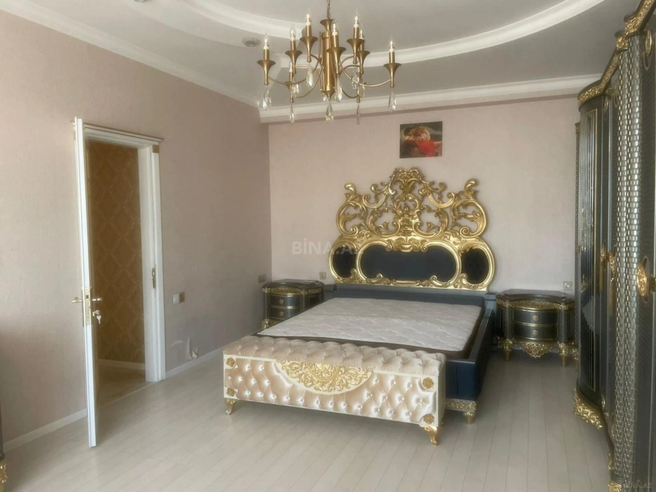 Satılır 4 otaqlı mənzil 187 m²