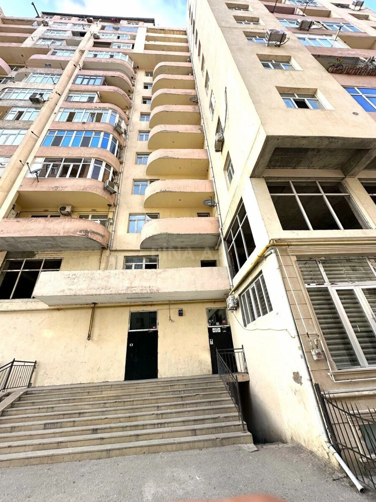 Satılır 3 otaqlı mənzil 125 m²