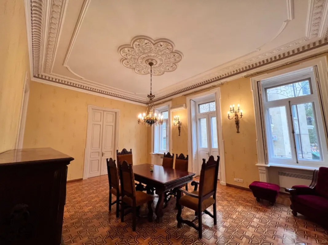 Satılır obyekt 750 m²