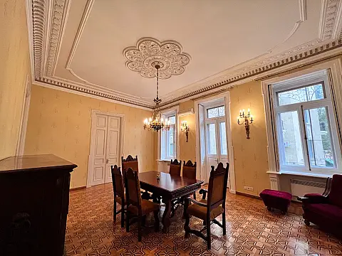 Satılır obyekt 750 m²