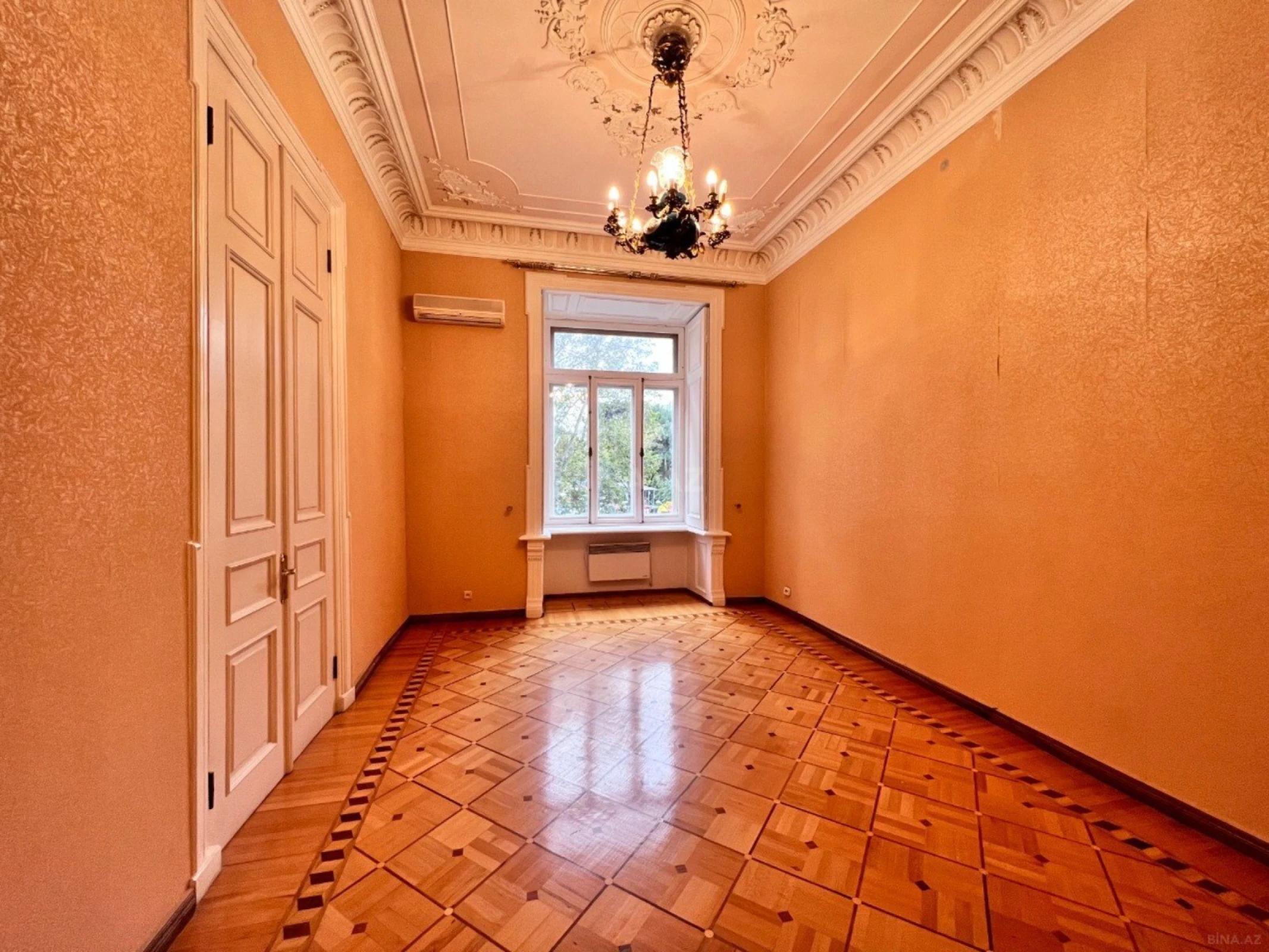 Satılır obyekt 750 m²