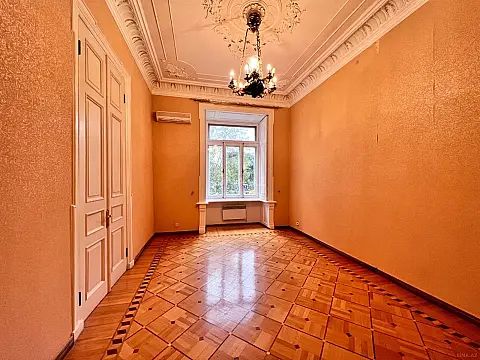 Satılır obyekt 750 m²