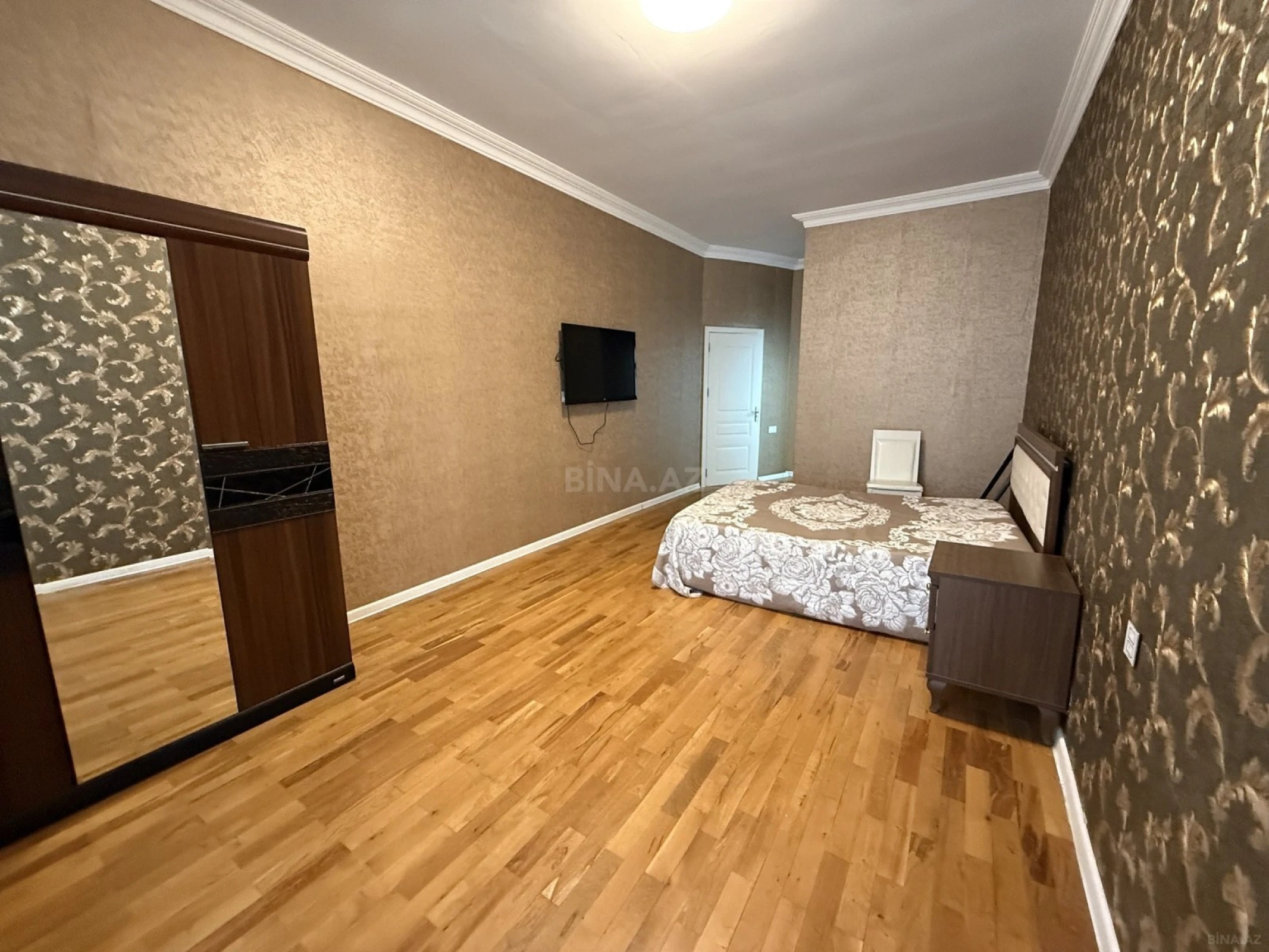 Satılır 3 otaqlı mənzil 120 m²