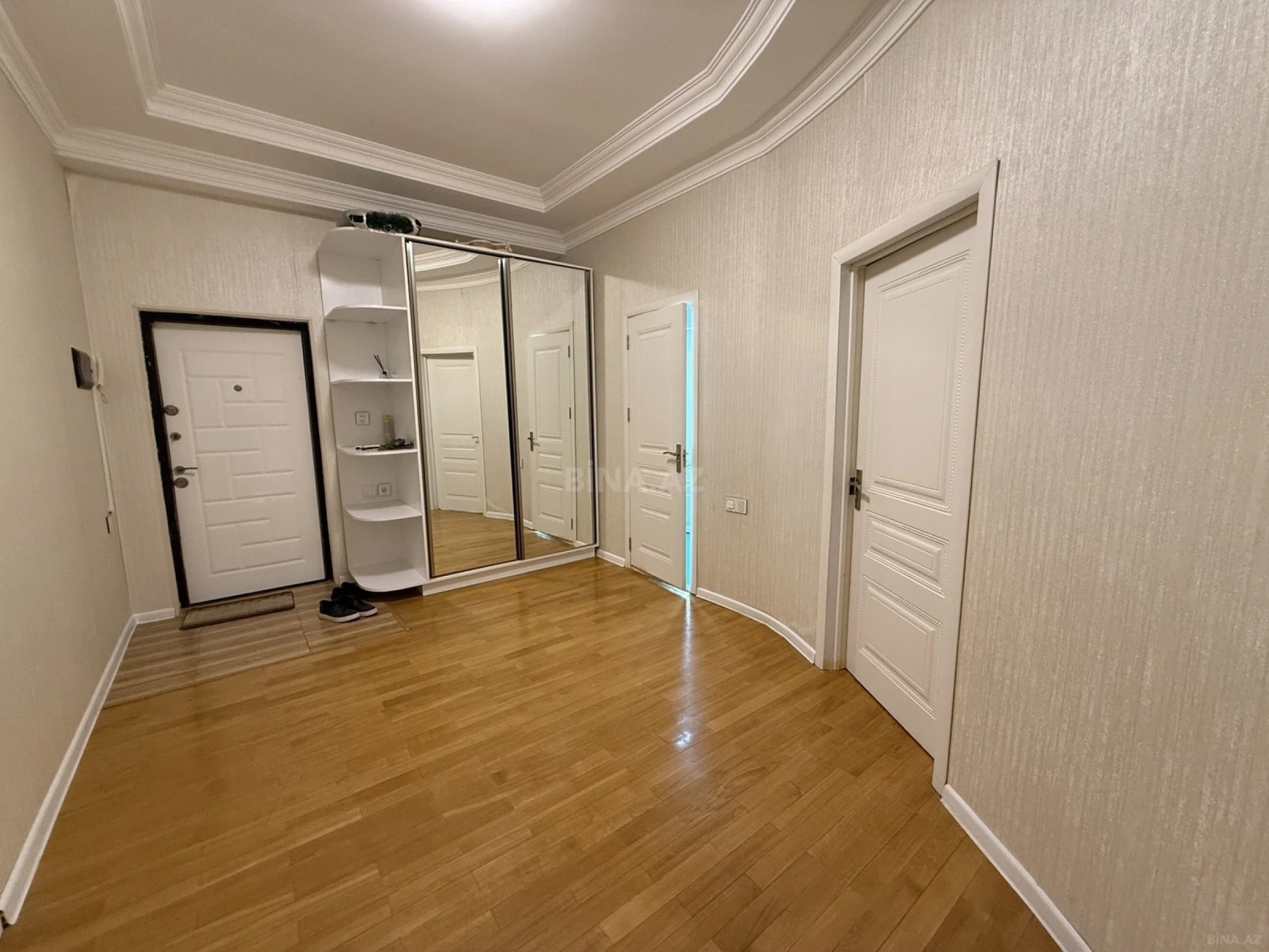 Satılır 3 otaqlı mənzil 120 m²