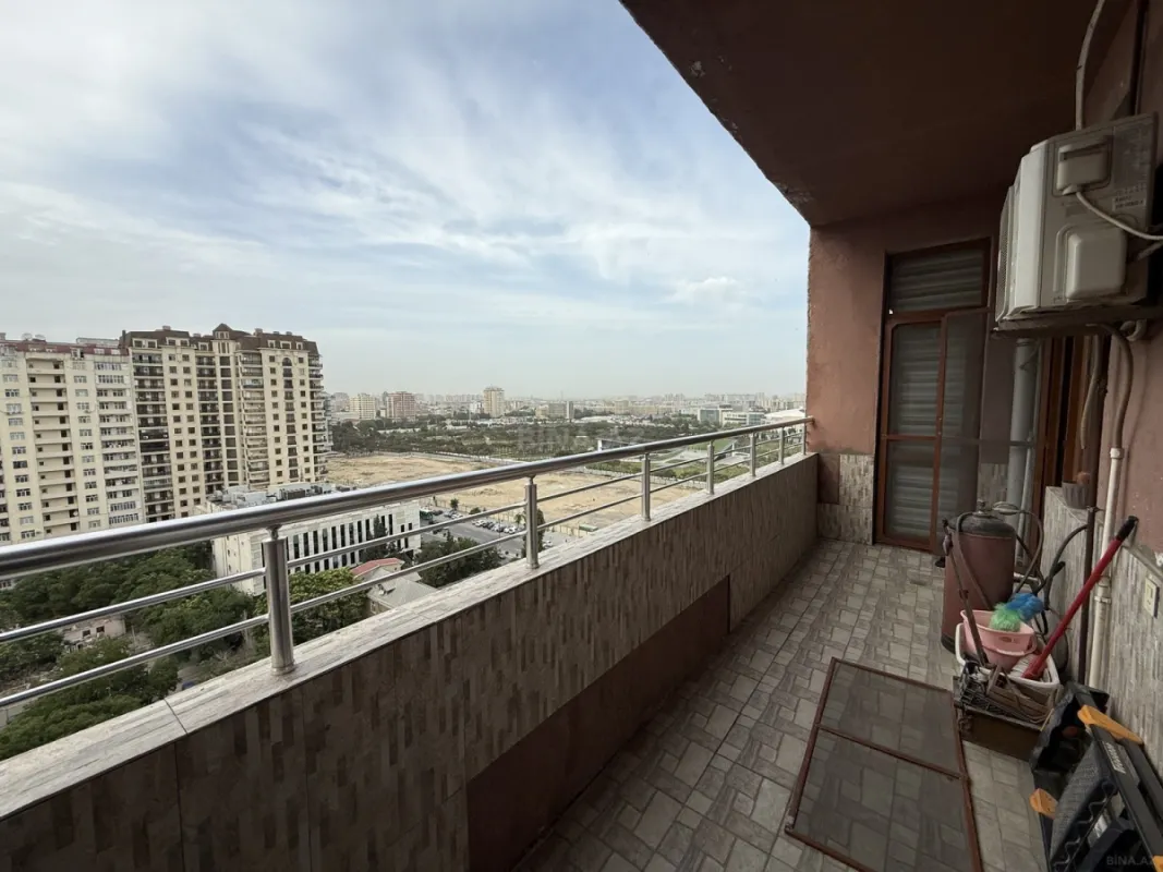 Satılır 3 otaqlı mənzil 120 m²