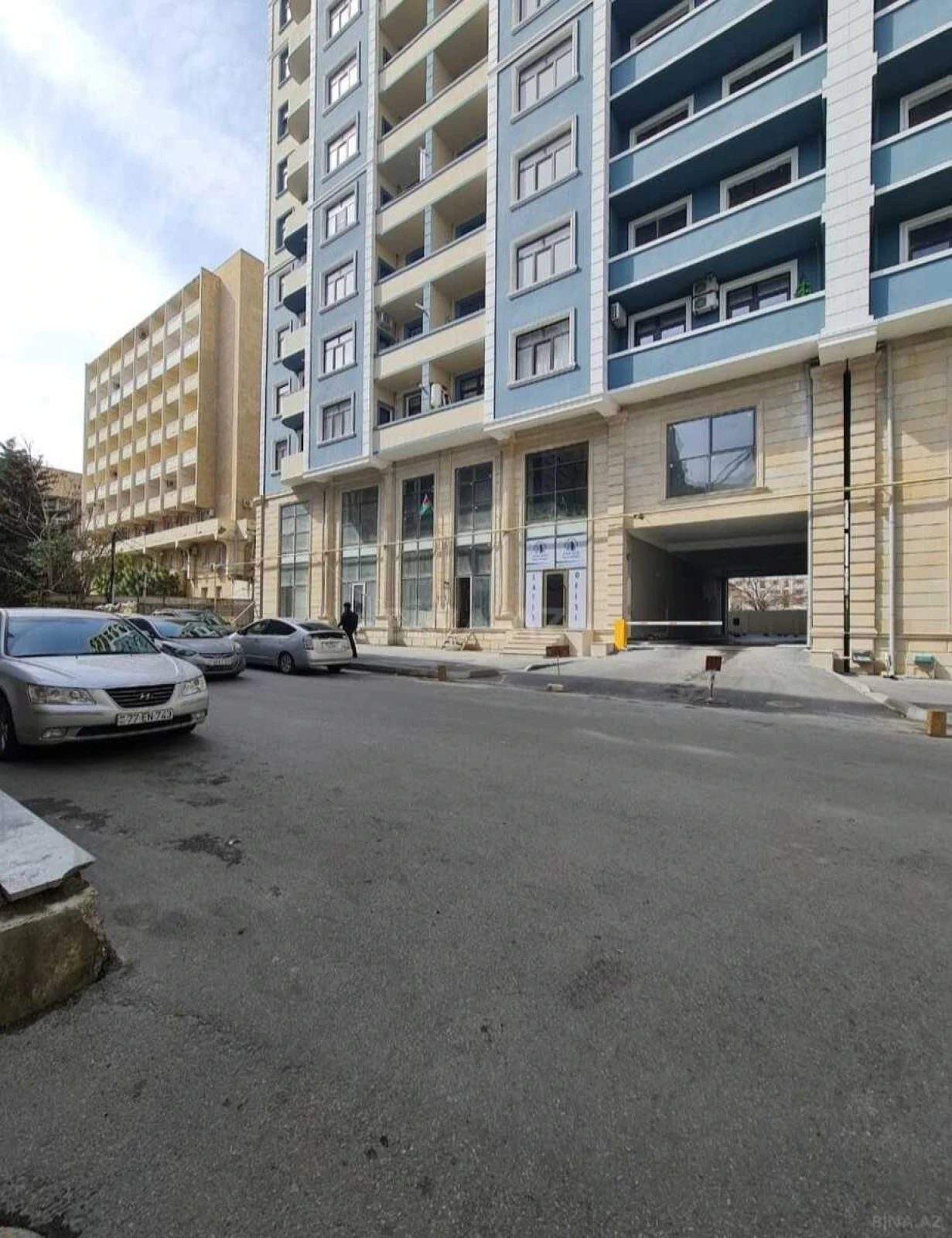Satılır 4 otaqlı mənzil 173 m²