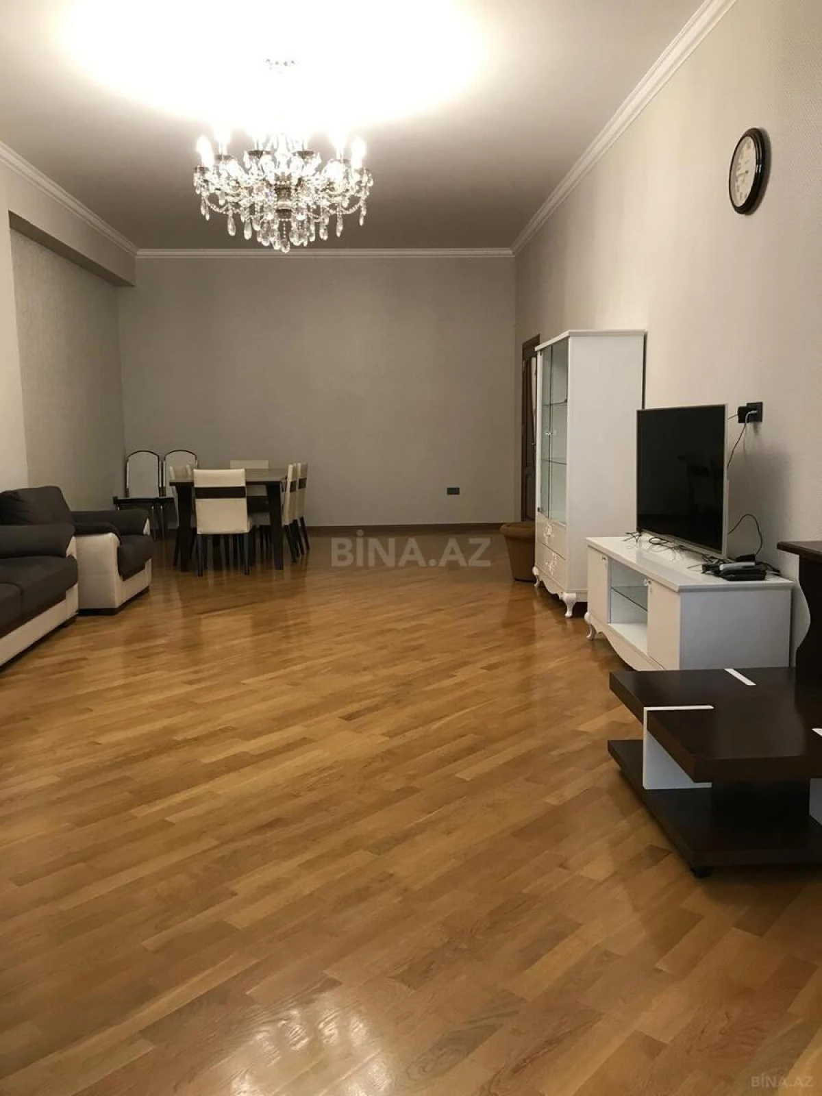 Satılır 5 otaqlı mənzil 215 m²