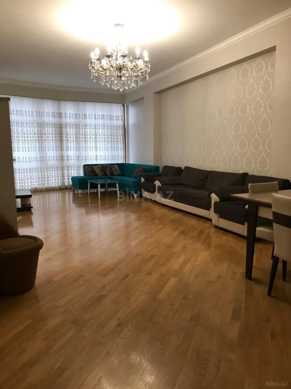 Satılır 5 otaqlı mənzil 215 m²