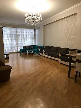 Satılır 5 otaqlı mənzil 215 m²