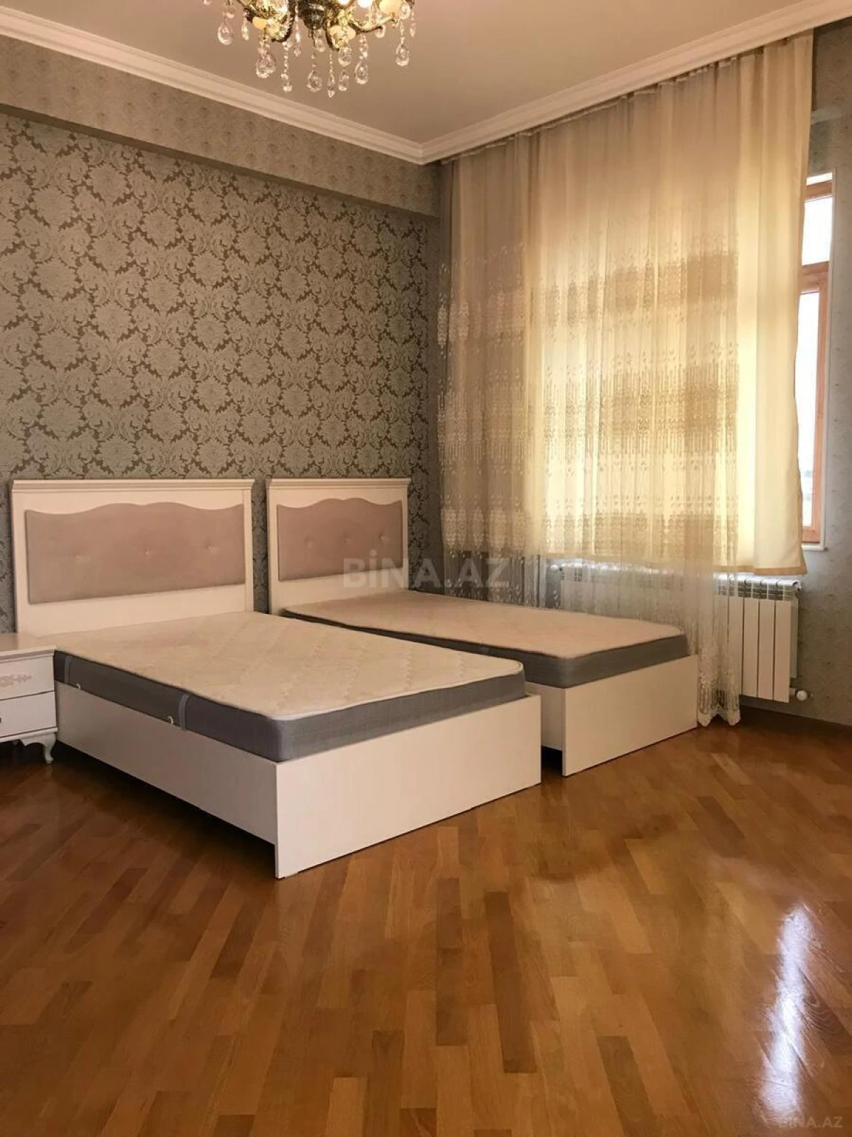 Satılır 5 otaqlı mənzil 215 m²