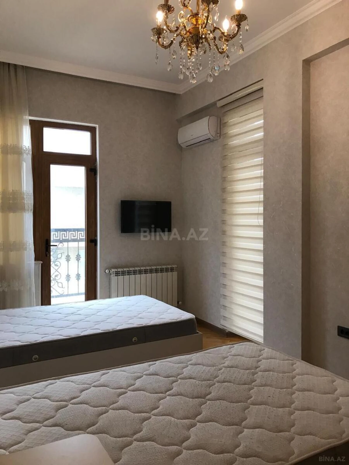 Satılır 5 otaqlı mənzil 215 m²