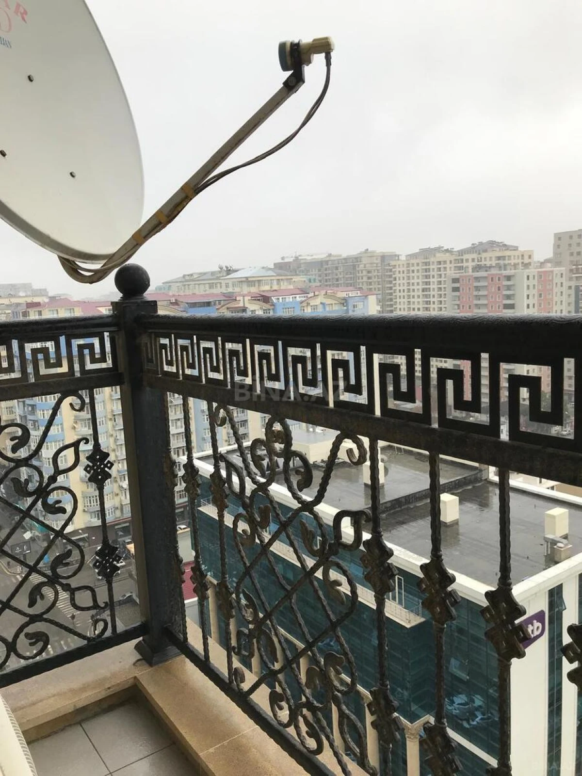 Satılır 5 otaqlı mənzil 215 m²