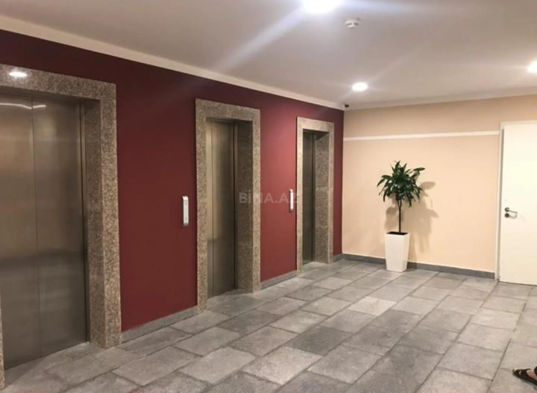 Kirayə verilir 3 otaqlı mənzil 160 m²