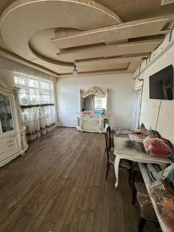 Satılır 4 otaqlı mənzil 120 m²